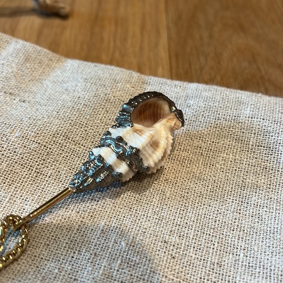 Shell Necklace - Picture 4 of 4